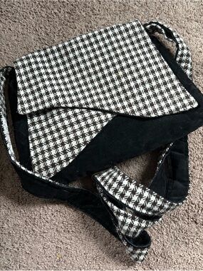 Houndstooth Crossbody Bag in Black & White